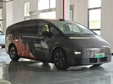 2024 Li Auto (Lixiang) Mega с пробегом 15 700 км