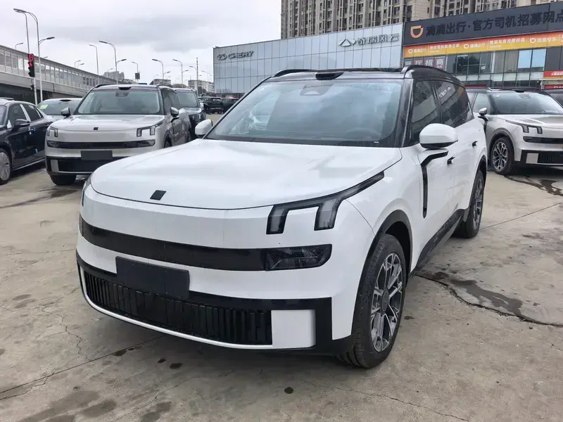 2025 Lynk & Co 900 с пробегом 1 000 км