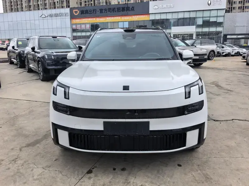 2025 Lynk & Co 900 с пробегом 1 000 км