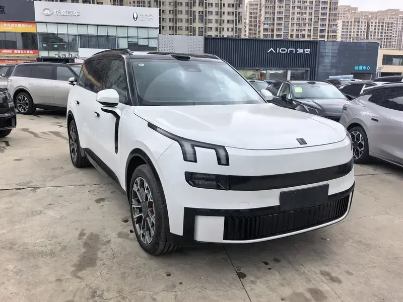 2025 Lynk & Co 900 с пробегом 1 000 км