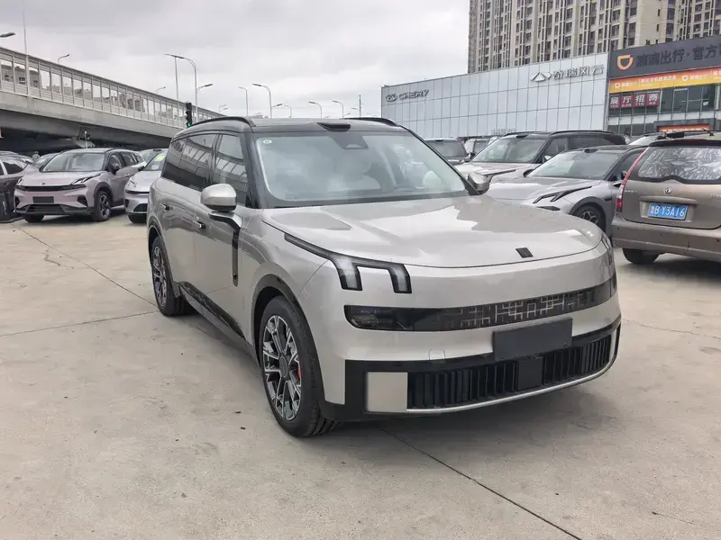 2025 Lynk & Co 900 с пробегом 1 000 км