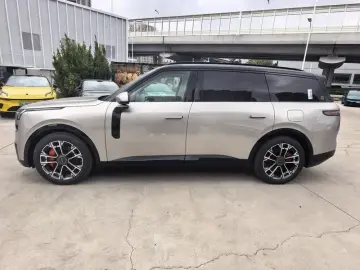 2025 Lynk & Co 900 с пробегом 1 000 км