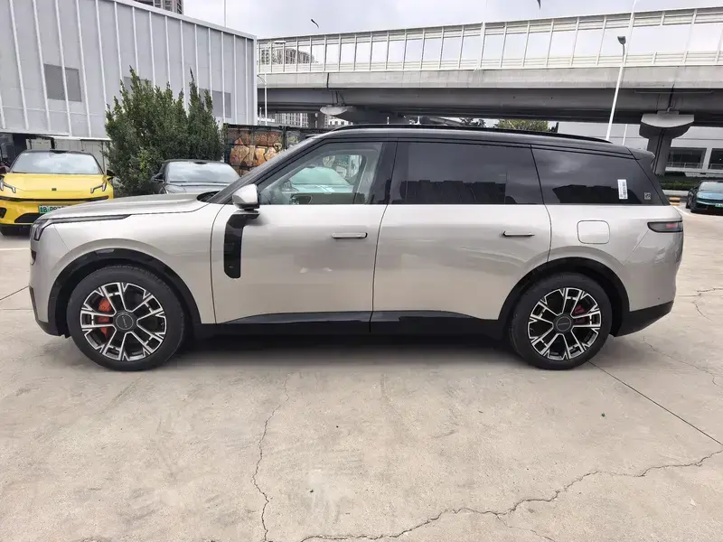 2025 Lynk & Co 900 с пробегом 1 000 км