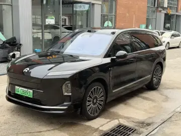 Nio ES8