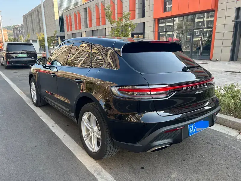 2023 Porsche Macan с пробегом 28 000 км