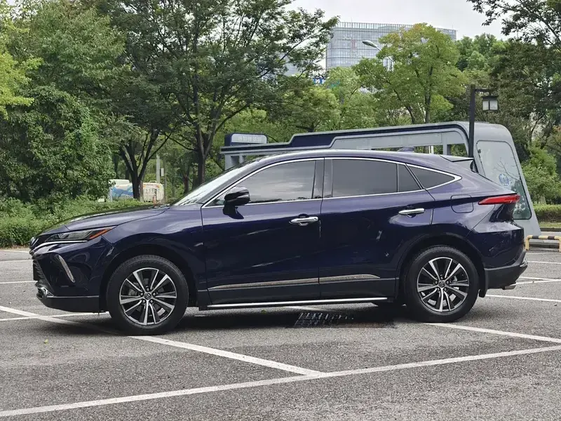 2022 Toyota Harrier с пробегом 47 000 км