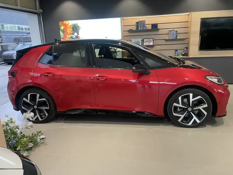 2026 Volkswagen ID.3 с пробегом 21 000 км