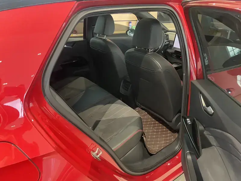 2026 Volkswagen ID.3 с пробегом 21 000 км