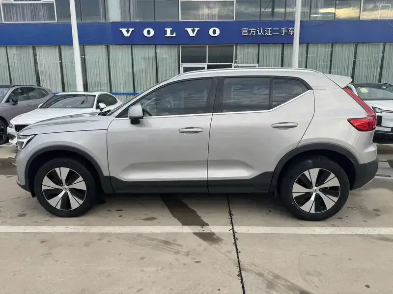2024 Volvo XC40 с пробегом 69 000 км