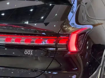 2024 Zeekr 001 с пробегом 37 000 км