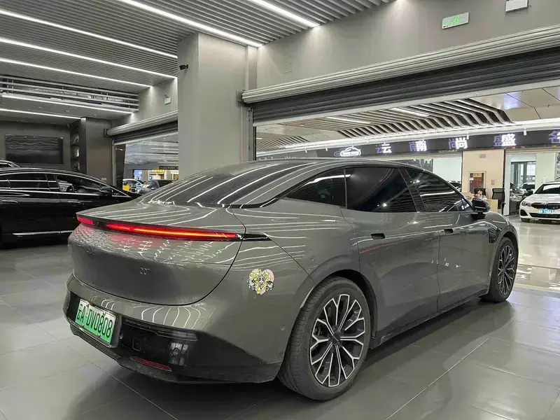 2025 Zeekr 007 с пробегом 41 000 км