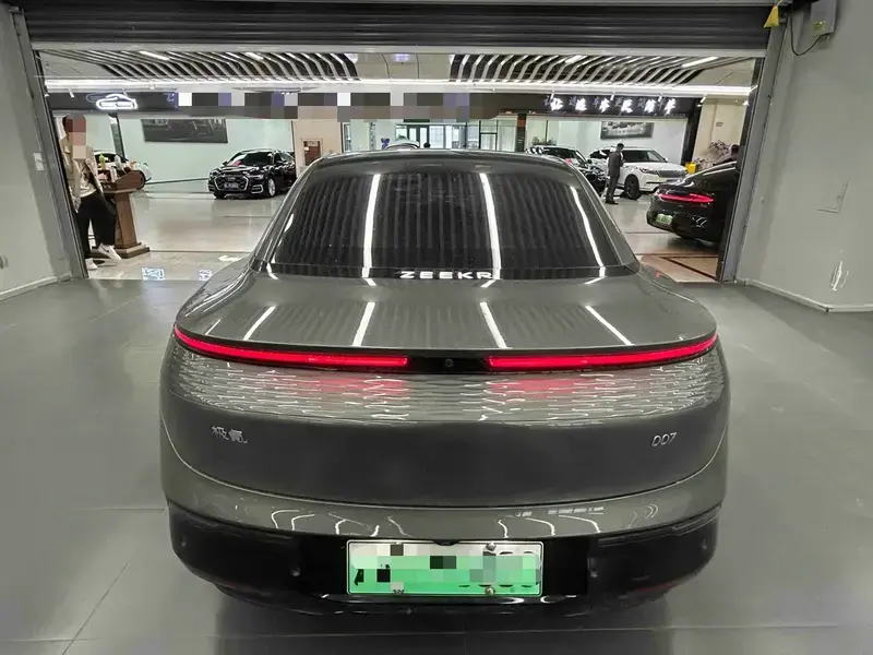 2025 Zeekr 007 с пробегом 41 000 км