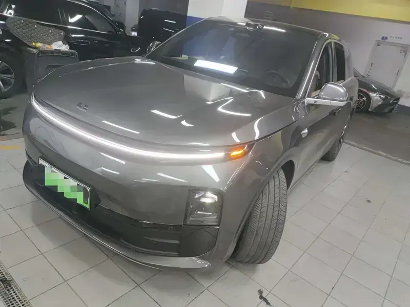 2025 Li Auto (Lixiang) L6 с пробегом 16 000 км
