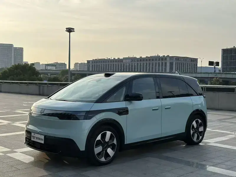 2025 Zeekr Mix с пробегом 200 км