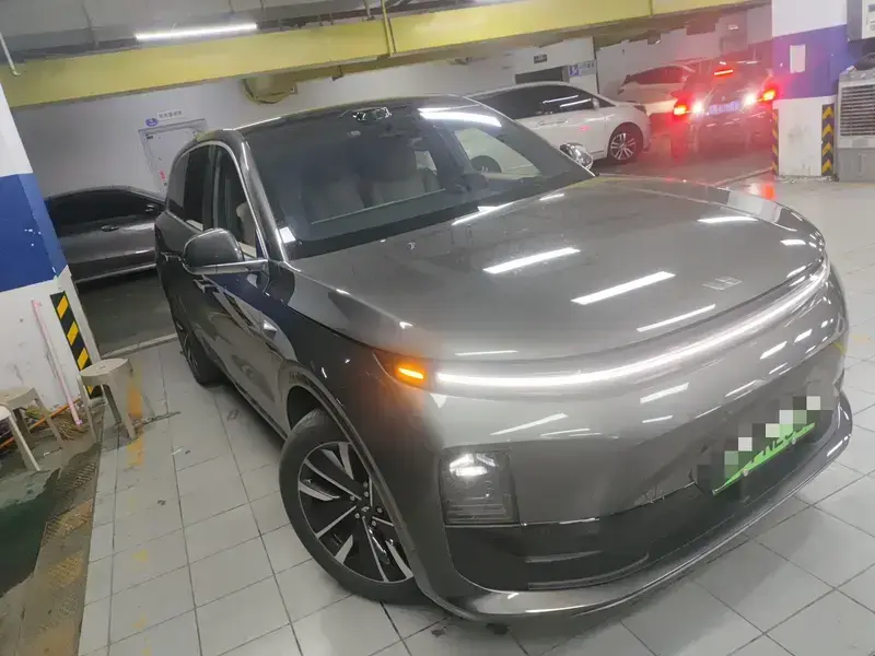 2025 Li Auto (Lixiang) L6 с пробегом 16 000 км