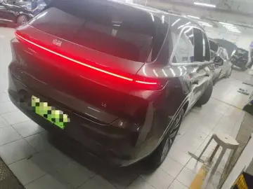 2025 Li Auto (Lixiang) L6 с пробегом 16 000 км