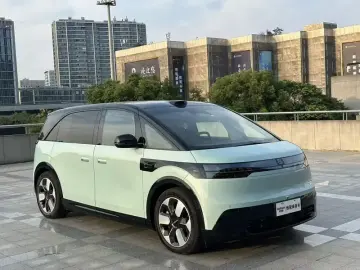 2025 Zeekr Mix с пробегом 200 км