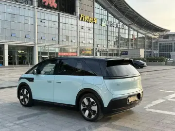 2025 Zeekr Mix с пробегом 200 км