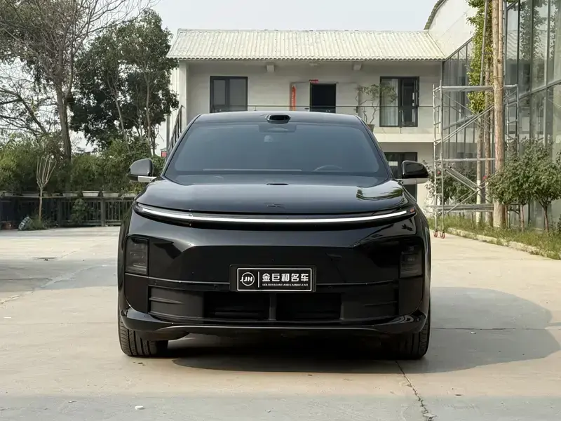 2025 Li Auto (Lixiang) L6 с пробегом 23 000 км