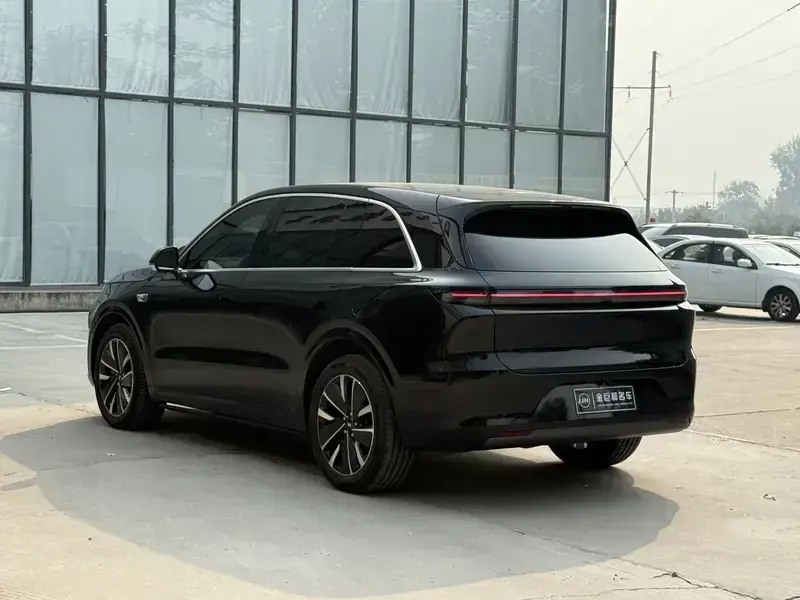 2025 Li Auto (Lixiang) L6 с пробегом 23 000 км