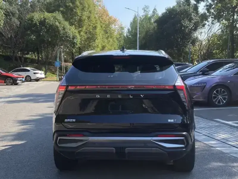 2023 Geely Boyue L с пробегом 49 000 км