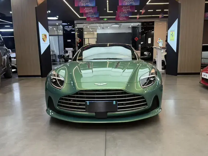 2024 Aston Martin DB12 с пробегом 9 000 км