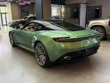 2024 Aston Martin DB12 с пробегом 9 000 км
