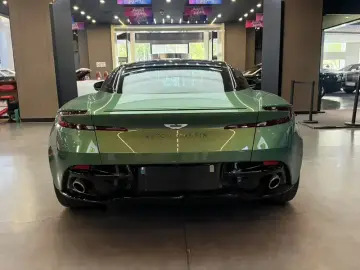 2024 Aston Martin DB12 с пробегом 9 000 км