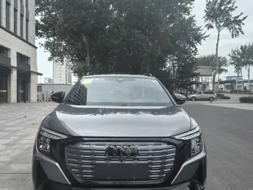 2023 Audi Q5 e-tron с пробегом 100 км