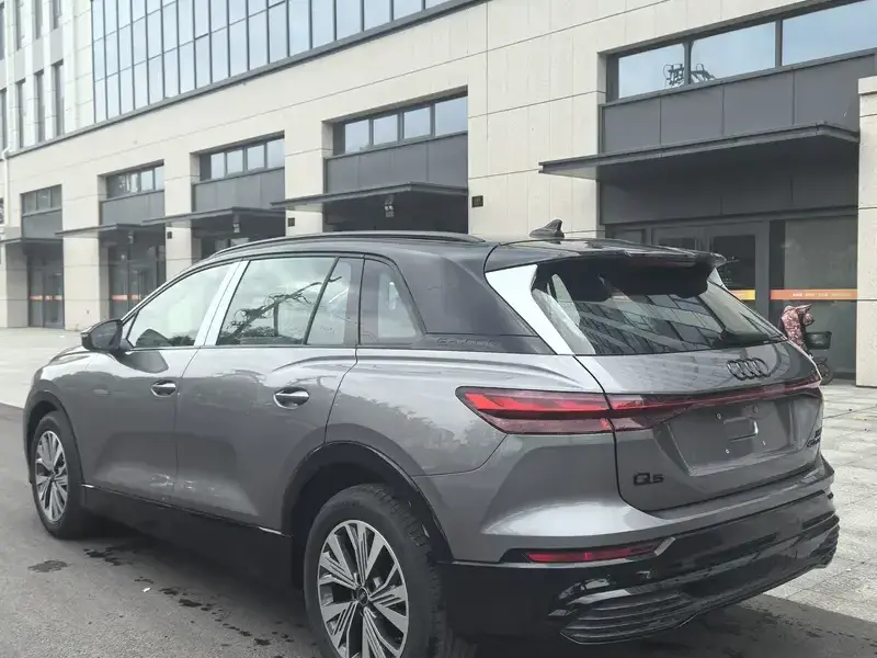 2023 Audi Q5 e-tron с пробегом 100 км