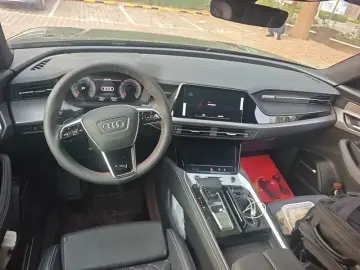 2024 Audi Q6 с пробегом 2 000 км