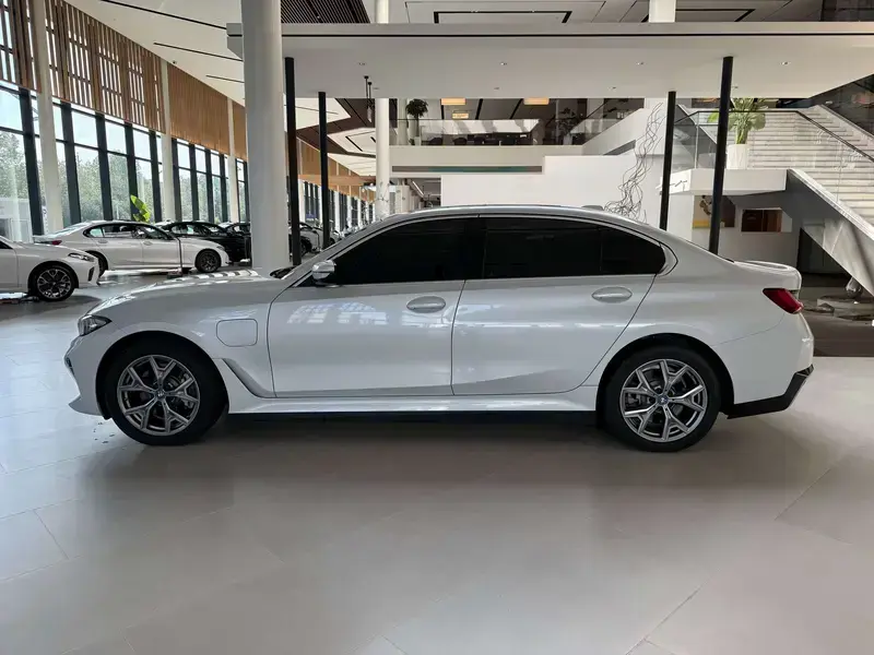 2023 BMW i3 с пробегом 20 000 км
