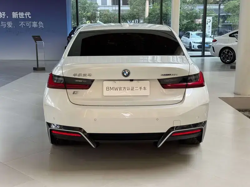 2023 BMW i3 с пробегом 20 000 км