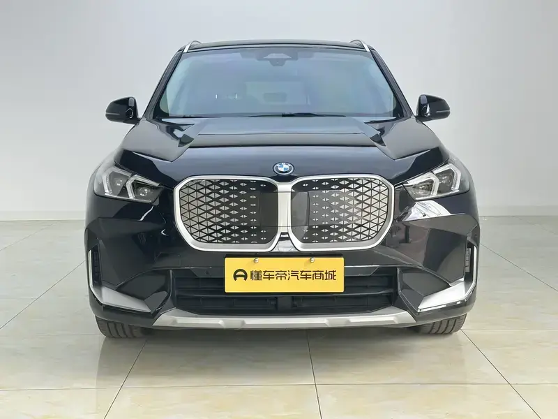 2024 BMW iX1 с пробегом 8 600 км