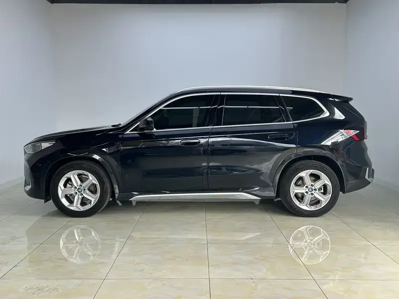 2024 BMW iX1 с пробегом 8 600 км