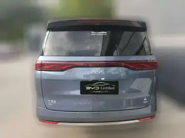 2025 BYD Xia (M9) с пробегом 33 100 км