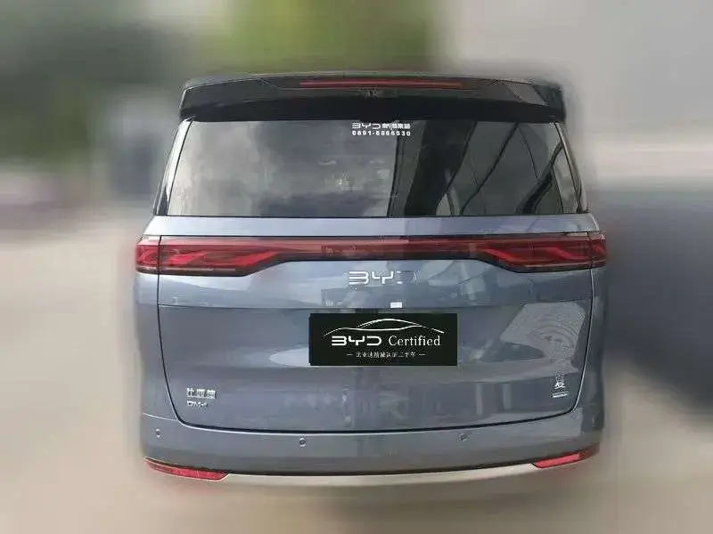 2025 BYD Xia (M9) с пробегом 33 100 км