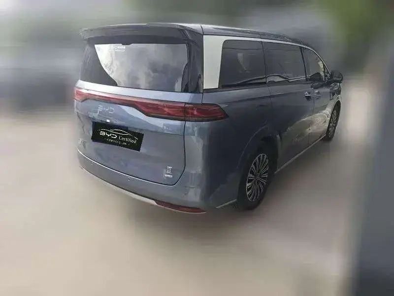 2025 BYD Xia (M9) с пробегом 33 100 км