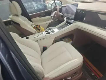 2025 BYD Xia (M9) с пробегом 33 100 км