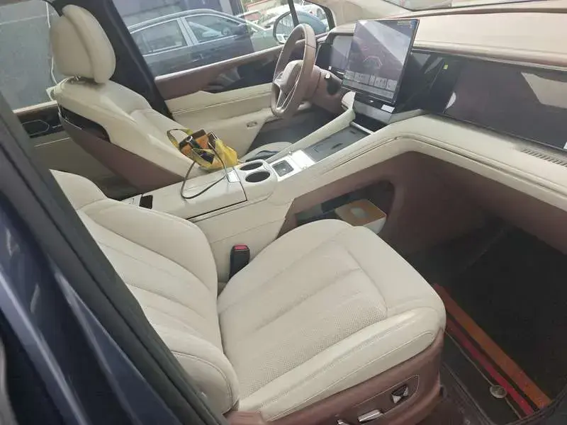 2025 BYD Xia (M9) с пробегом 33 100 км