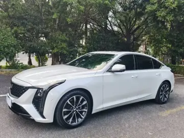 2025 Cadillac CT5 с пробегом 24 000 км