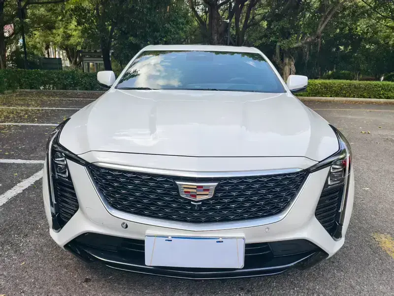2025 Cadillac CT5 с пробегом 24 000 км