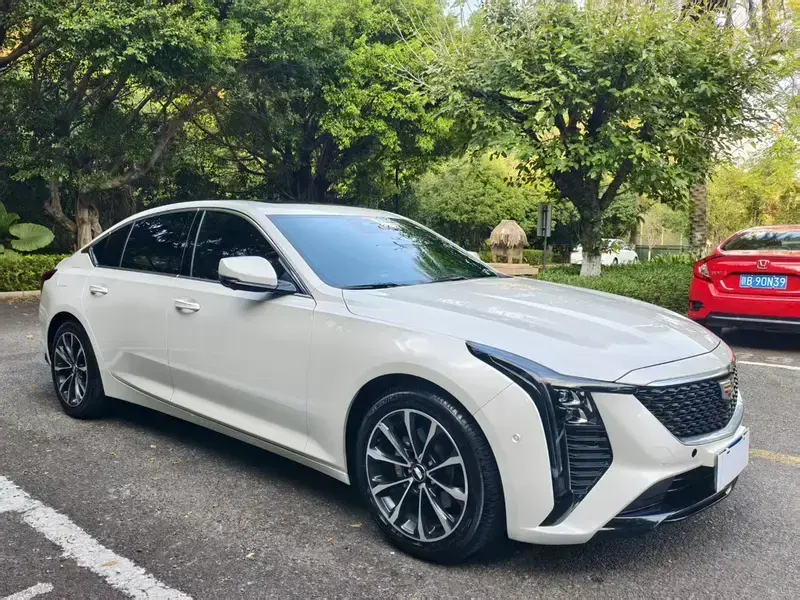 2025 Cadillac CT5 с пробегом 24 000 км