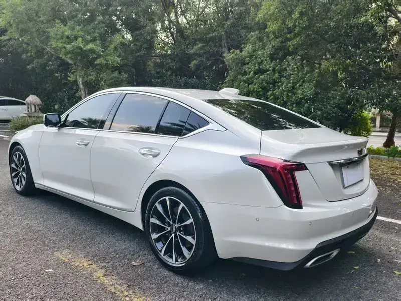 2025 Cadillac CT5 с пробегом 24 000 км