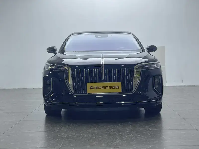 2025 Hongqi H9 с пробегом 9 700 км