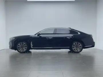 2025 Hongqi H9 с пробегом 9 700 км