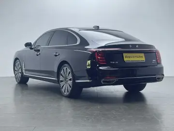 2025 Hongqi H9 с пробегом 9 700 км