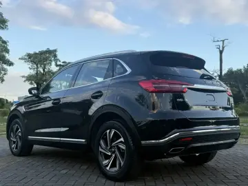 2022 Hongqi HS5 с пробегом 11 000 км