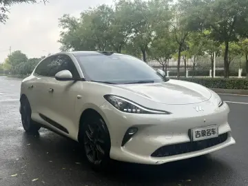 2025 IM Motors (Zhiji) LS6 с пробегом 39 000 км