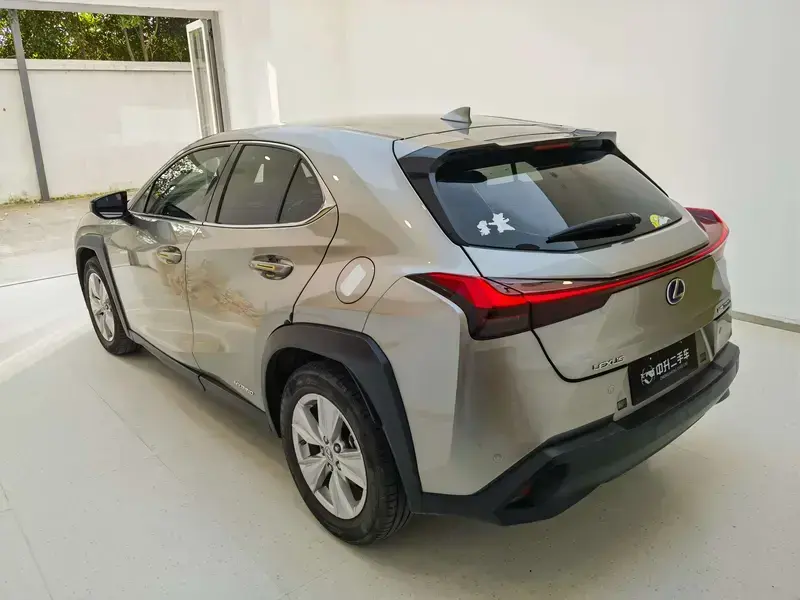 2020 Lexus UX с пробегом 87 000 км